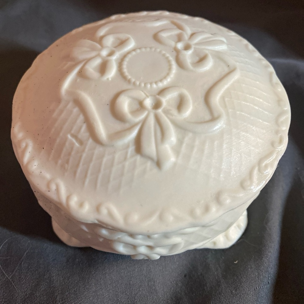 Elegant White Ceramic Trinket Box